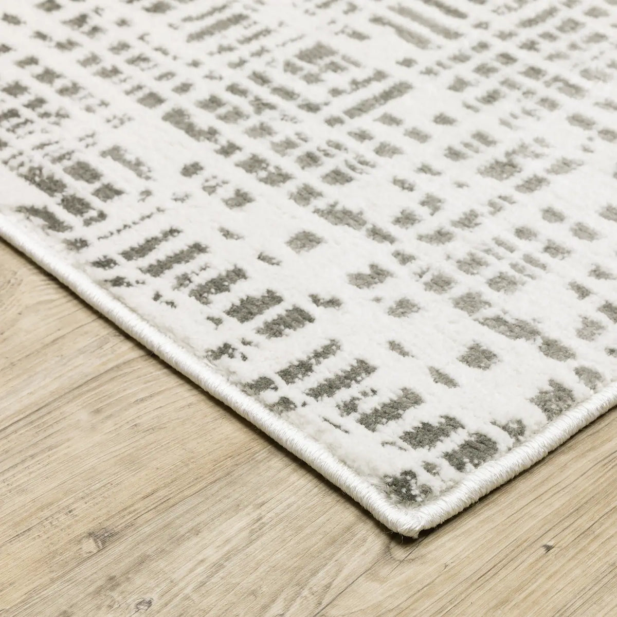 Oriental Weavers Montecito 5150W White/ Grey Rug - corner detail