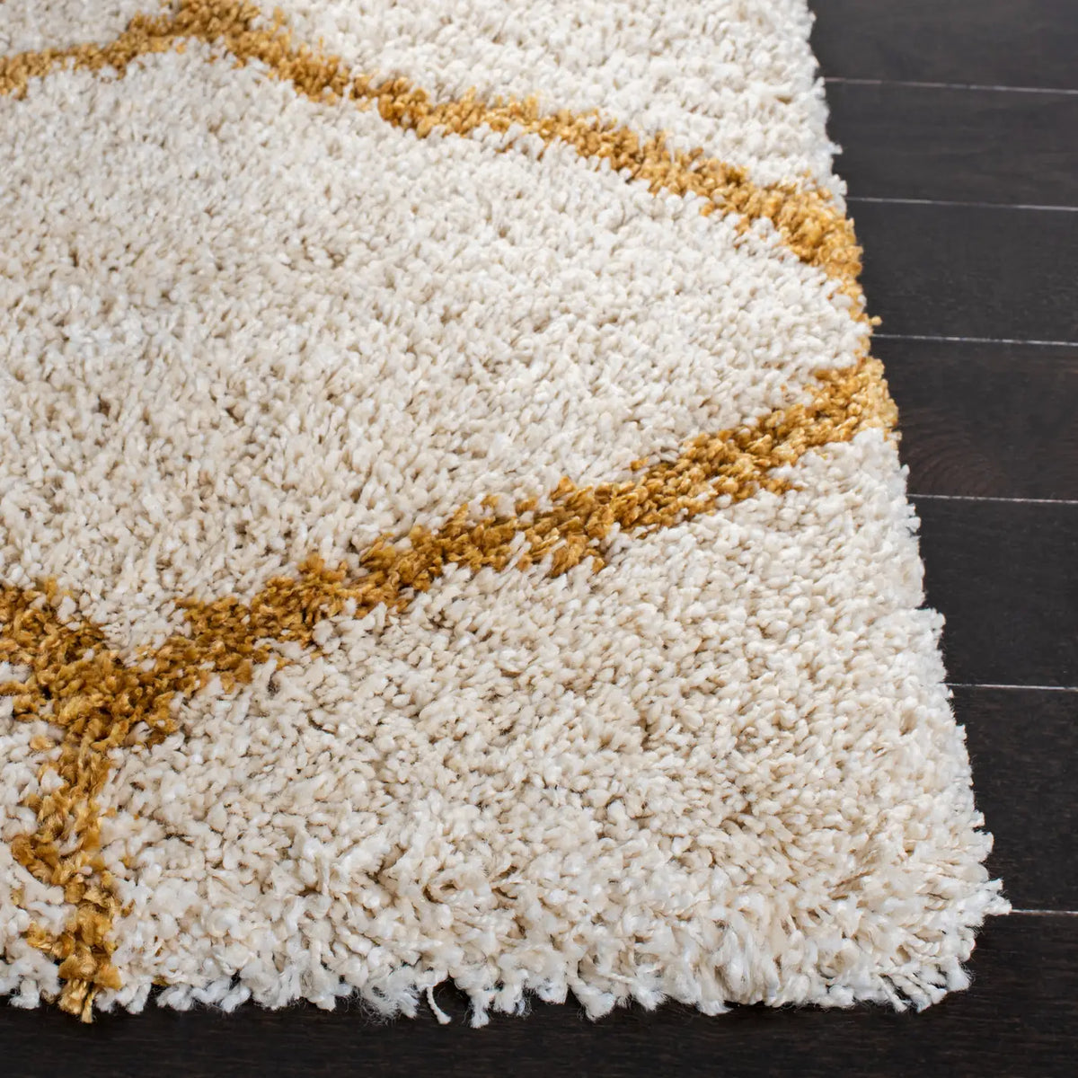 Safavieh Hudson Shag 4'-0" x 6'-0" Rug in Ivory / Gold