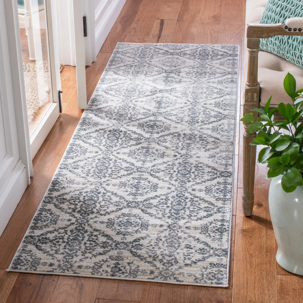 Safavieh Martha Stewart Isabella 2'-2" x 7'-0" Rug in Cream / Grey