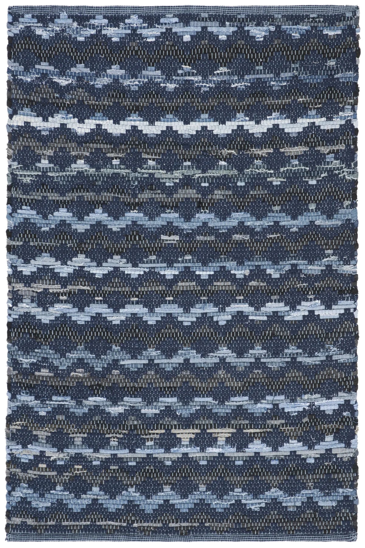 Safavieh Montauk 2'-6" x 4'-0" Rug in Navy Blue / Black