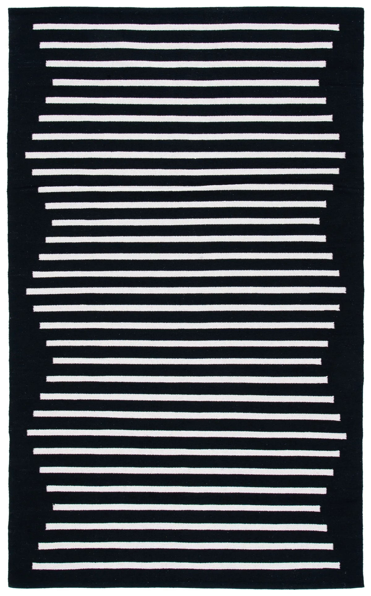 Safavieh Montauk 4'-0" x 6'-0" Rug in Black / Ivory