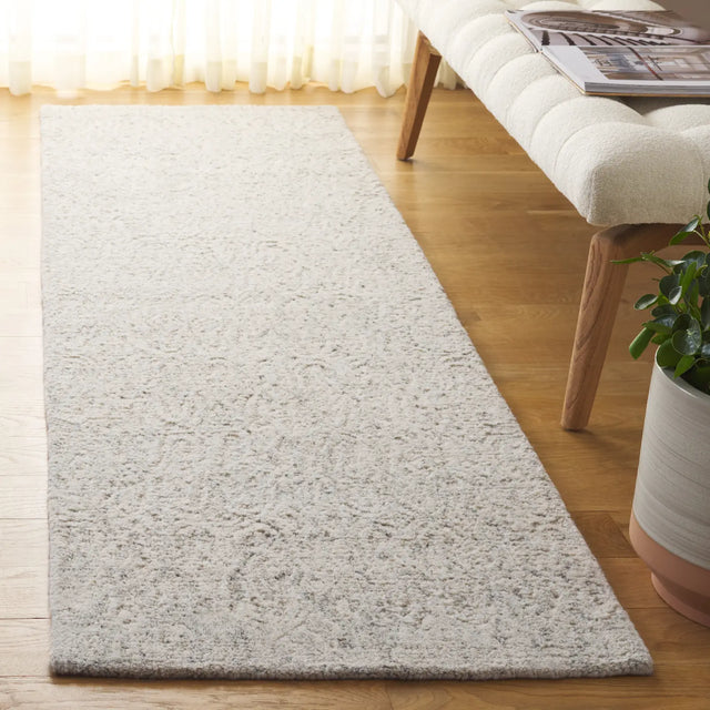 Safavieh Pine 2'-3" x 8'-0" Rug in Silver