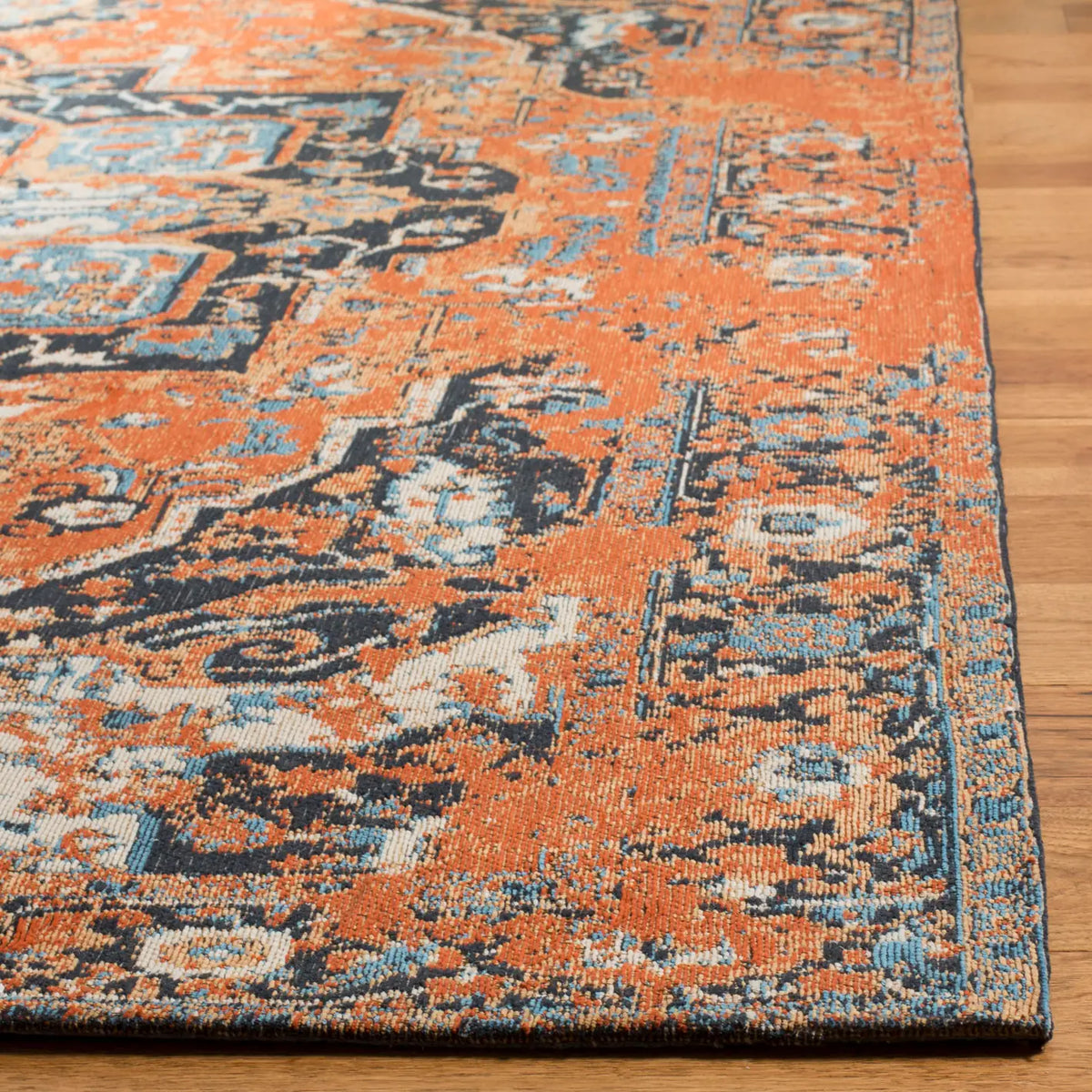 Safavieh Classic Vintage 4'-0" x 6'-0" Rug in Orange / Navy