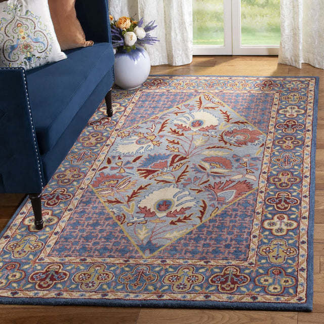 Safavieh Antiquity 4'-0" x 6'-0" Rug in Blue / Red