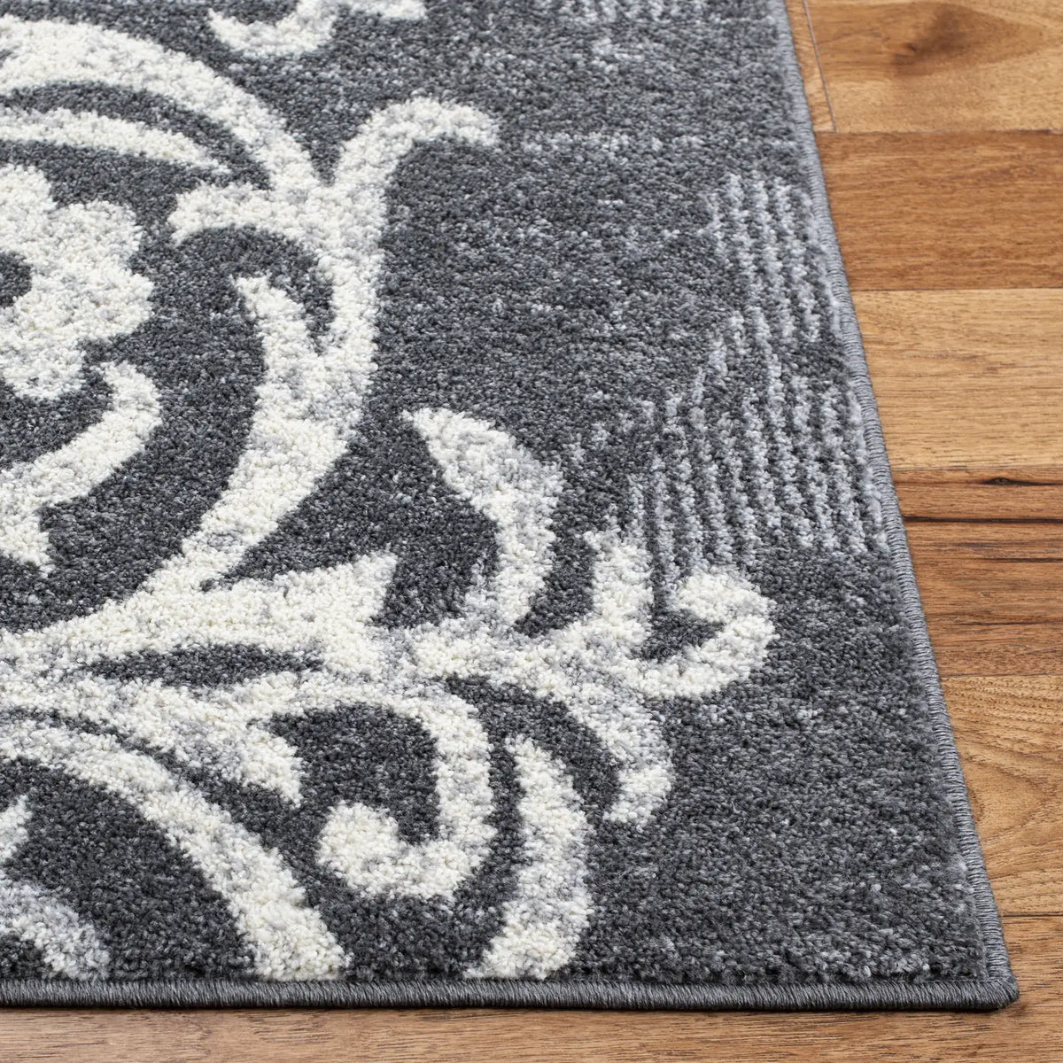 Safavieh Adirondack 4'-5" x 6'-5" Rug in Charcoal / Ivory