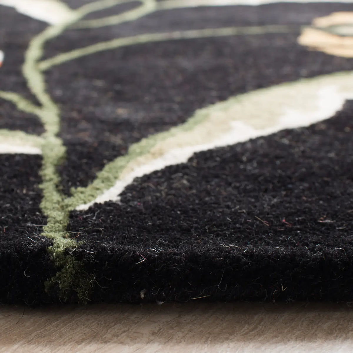Safavieh Soho 6'-0" x 6'-0" Rug in Black / Multi