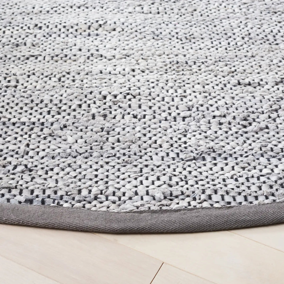 Safavieh Vintage Leather 7'-0" x 7'-0" Rug in Grey / Beige