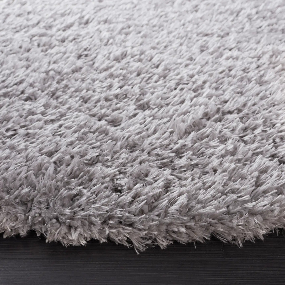 Safavieh Madrid Shag 200 5'-3" x 5'-3" Rug in Silver