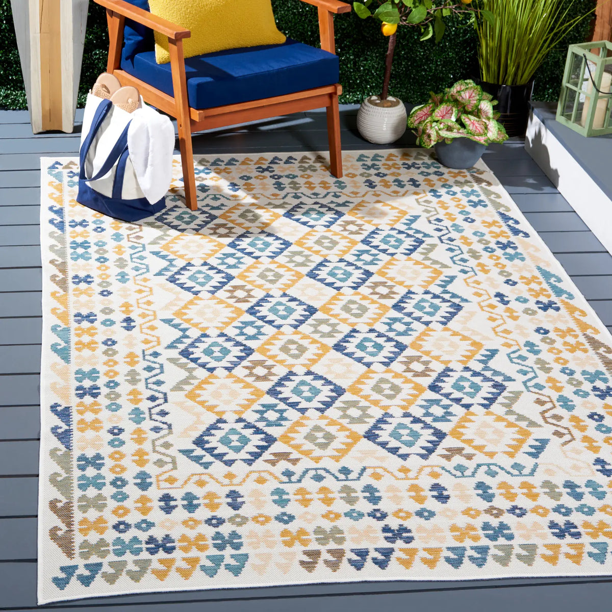 Safavieh Sunrise 4'-0" x 5'-7" Rug in Ivory / Blue Gold