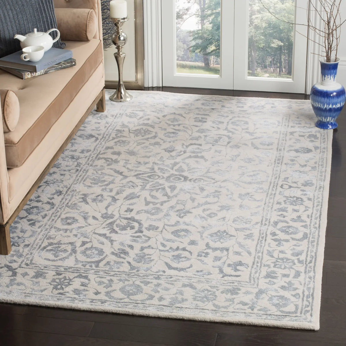 Safavieh Glamour 4'-0" x 6'-0" Rug in Silver / Ivory