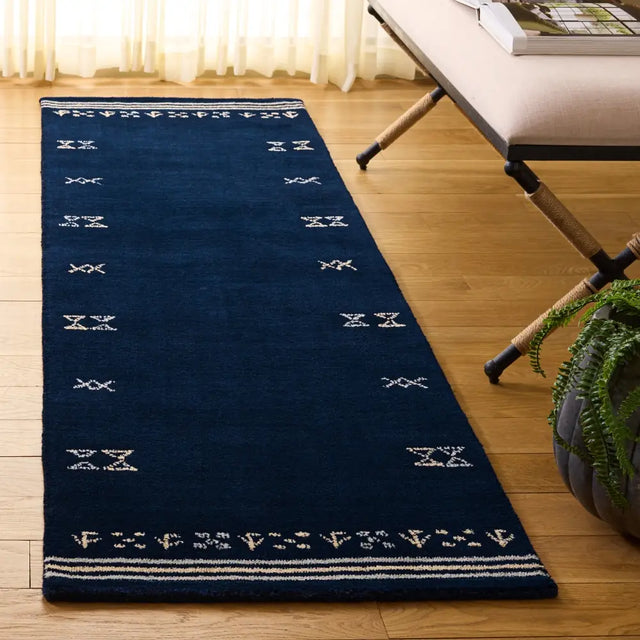 Safavieh Himalaya 2'-3" x 8'-0" Rug in Navy