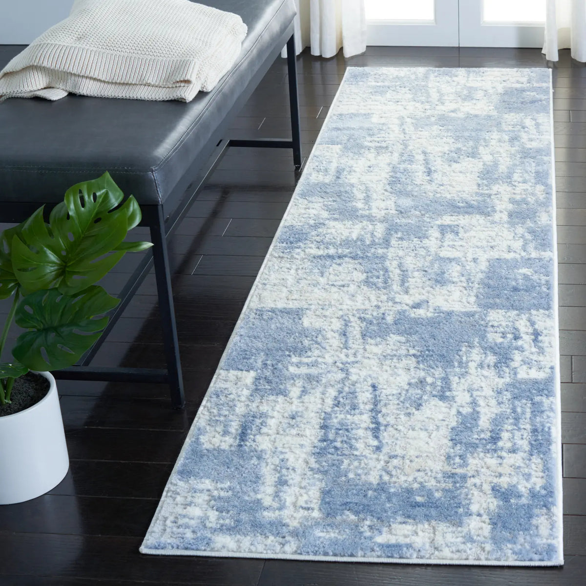 Safavieh Amelia 700 2'-2" x 8'-0" Rug in Ivory / Blue
