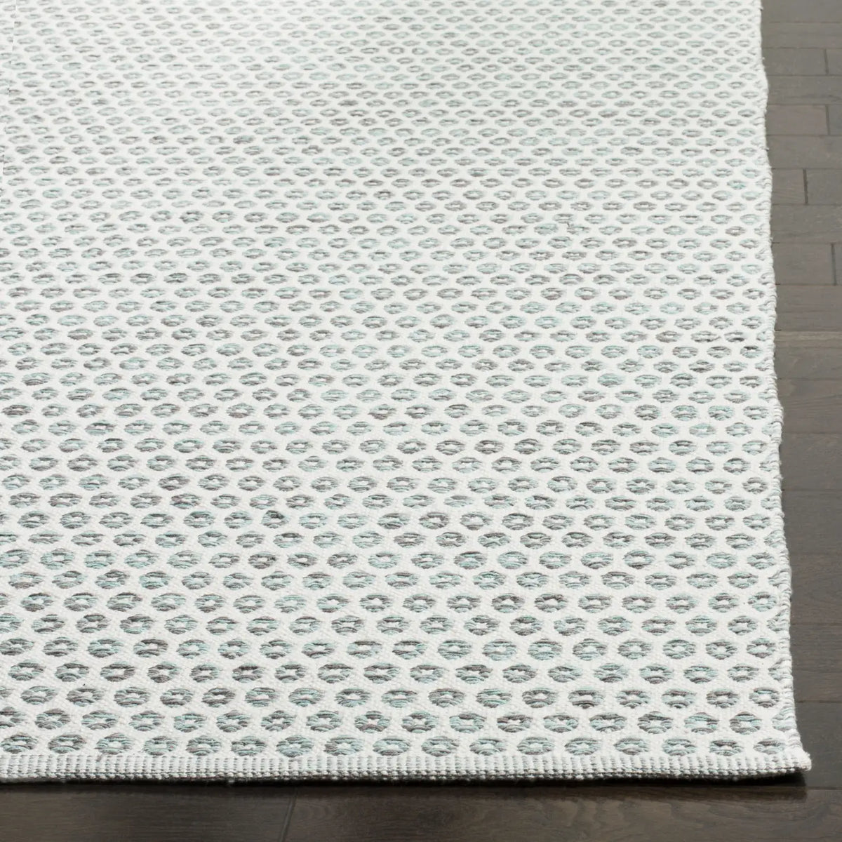 Safavieh Montauk 5'-0" x 8'-0" Rug in Slate / Ivory