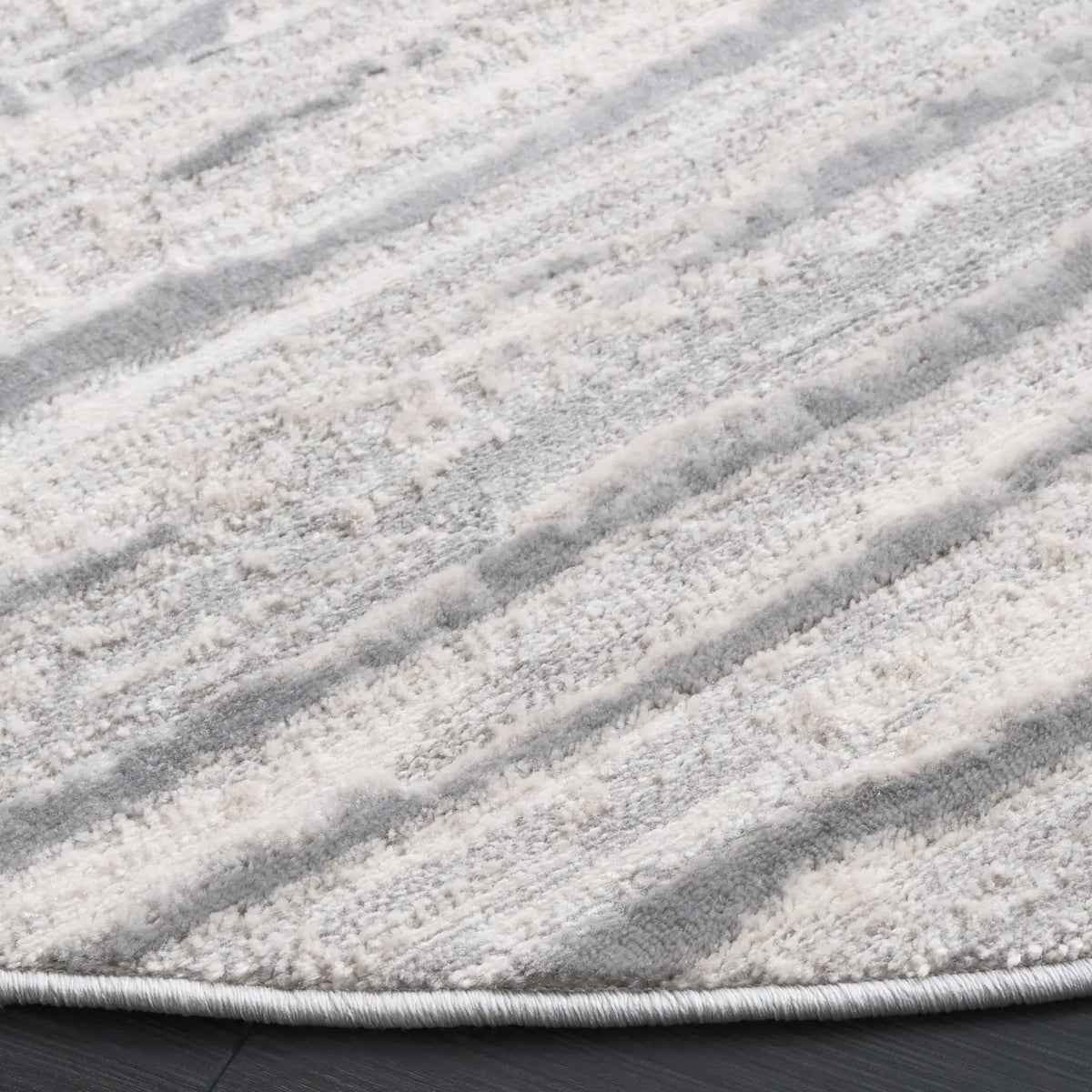 Safavieh Lagoon 6'-7" x 6'-7" Rug in Grey / Dark Grey