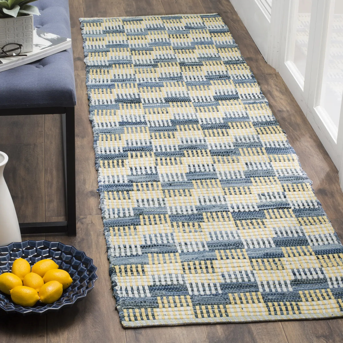 Safavieh Montauk 2'-3" x 6'-0" Rug in Gold / Multi