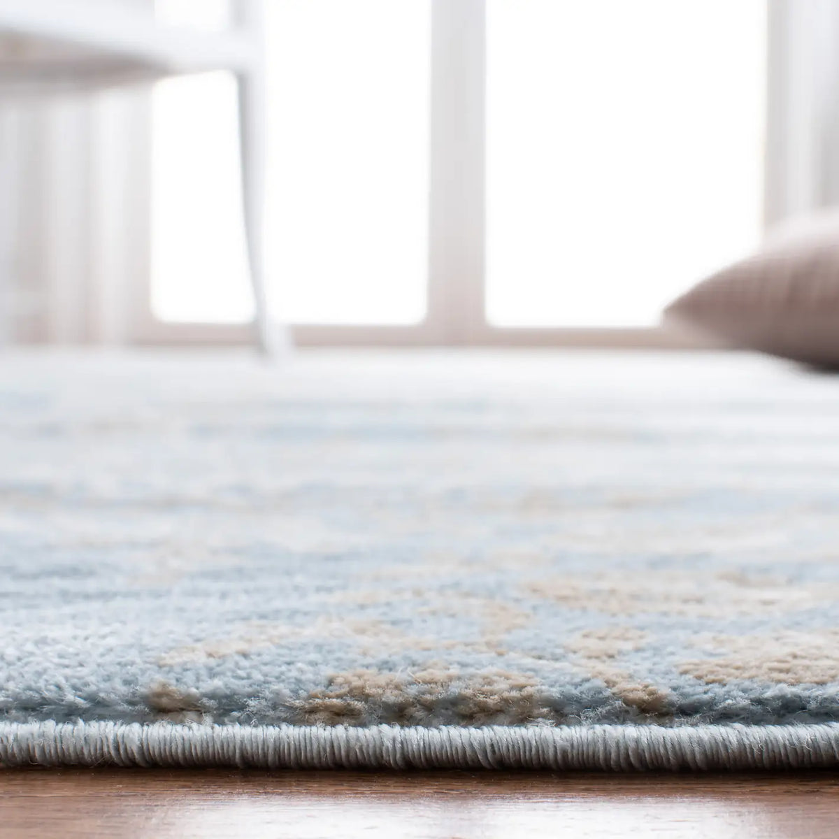 Safavieh Martha Stewart Isabella 4'-0" x 6'-0" Rug in Denim Blue / Ivory