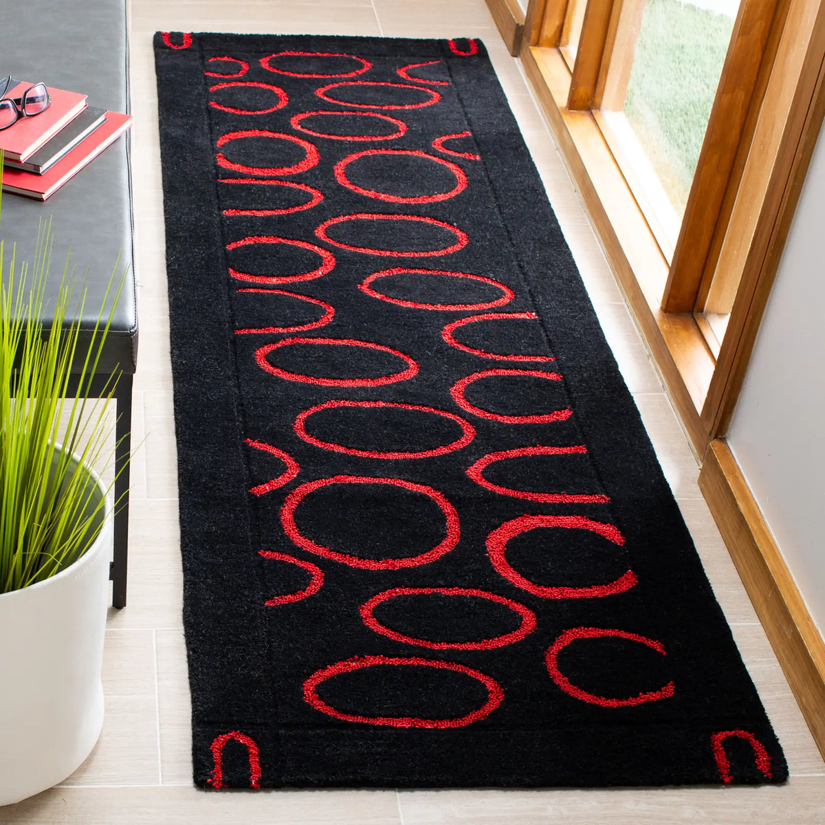 Safavieh Soho 2'-6" x 12'-0" Rug in Black / Red