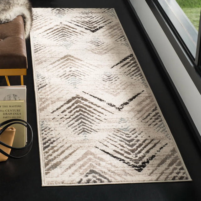 Safavieh Amsterdam 2'-3" x 8'-0" Rug in Cream / Beige