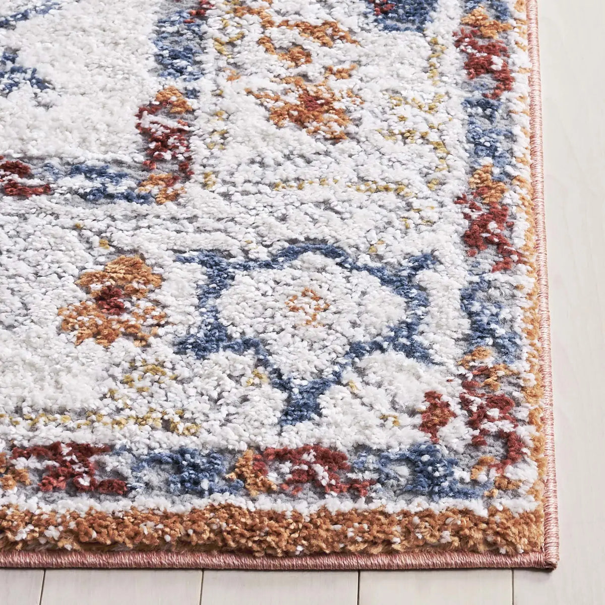 Safavieh Luna 4'-5" x 6'-5" Rug in Ivory / Rust