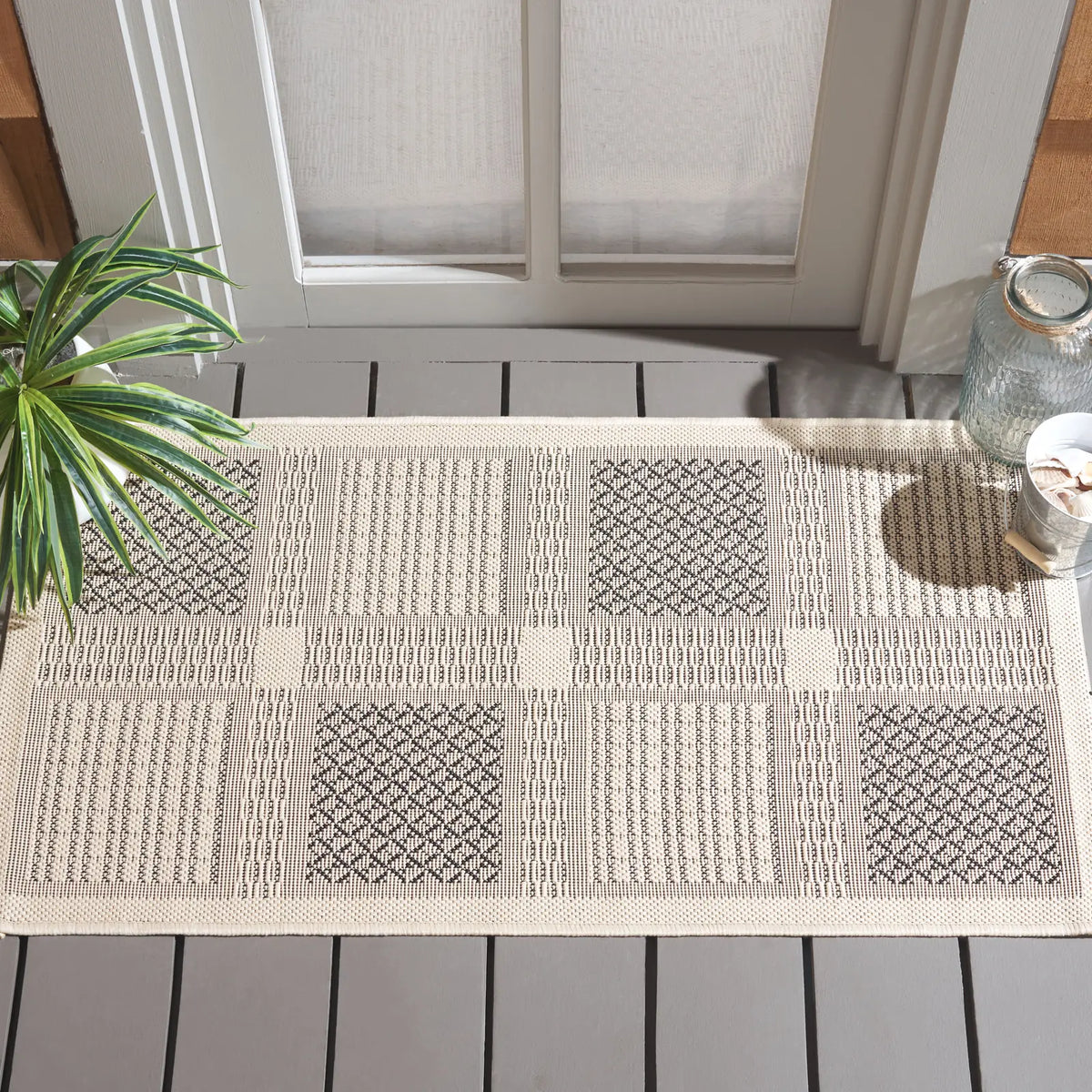 Safavieh Courtyard 2'-0" x 3'-7" Rug in Sand / Black