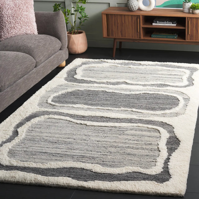 Safavieh Casablanca 4'-0" x 6'-0" Rug in Grey / Ivory