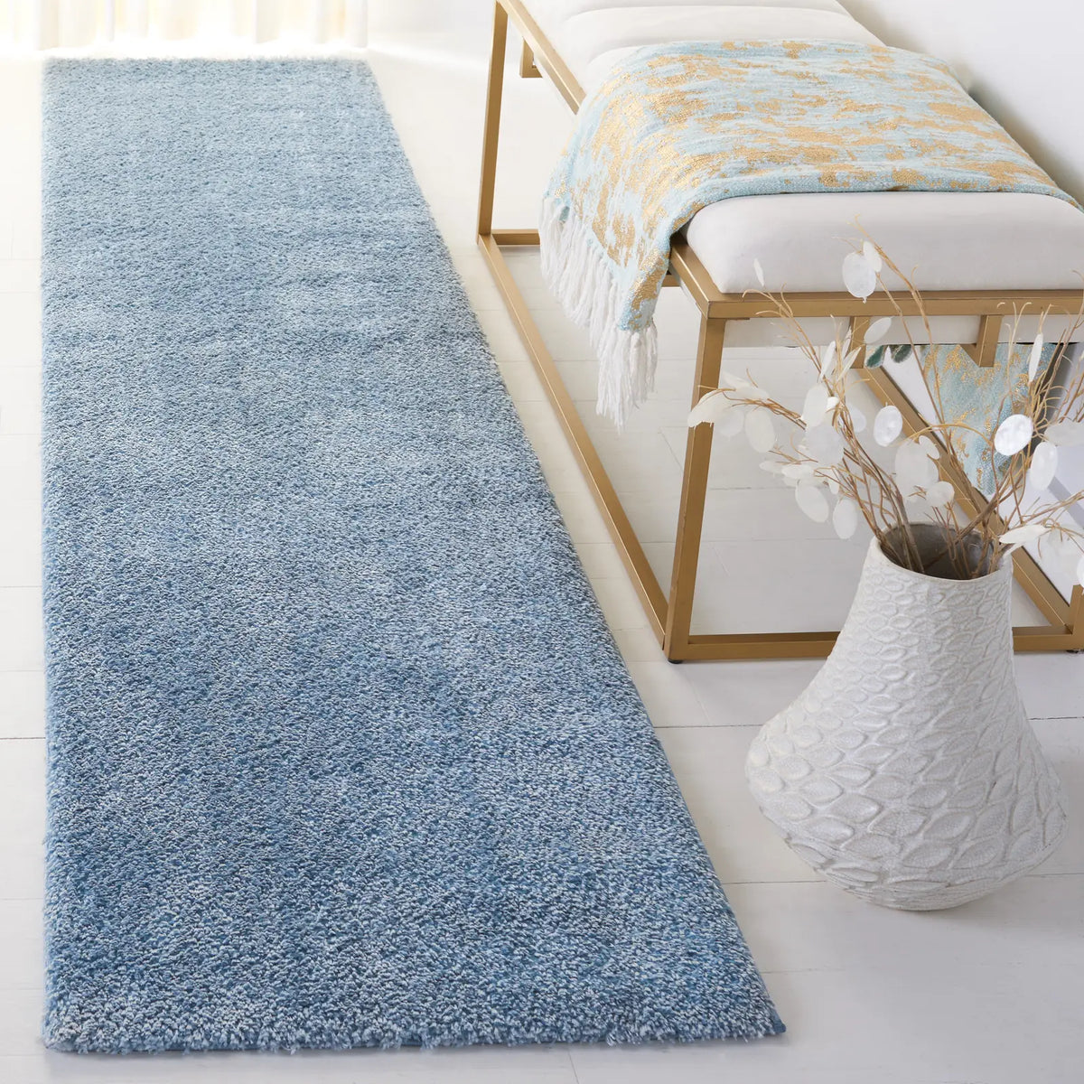 Safavieh Tahoe Shag 2'-0" x 9'-0" Rug in Blue
