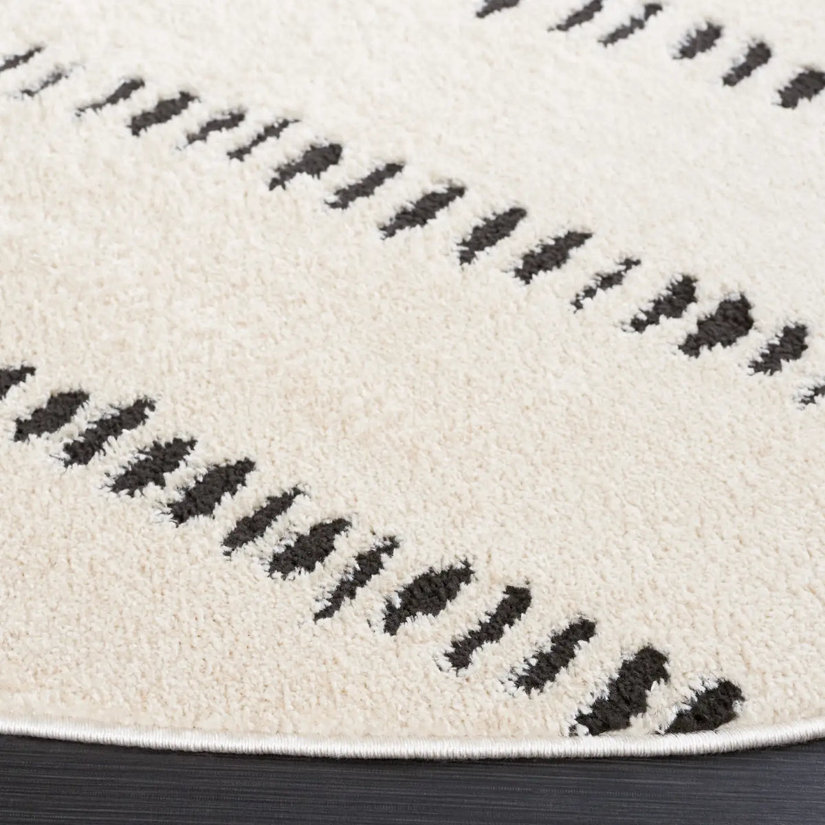 Safavieh Melody 6'-7" x 6'-7" Rug in Ivory / Black
