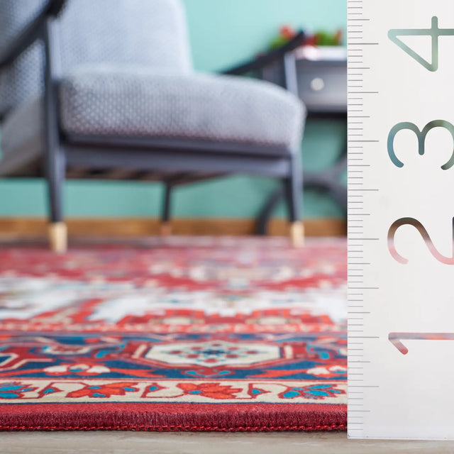 Safavieh Tucson 4'-0" x 6'-0" Rug in Red / Blue