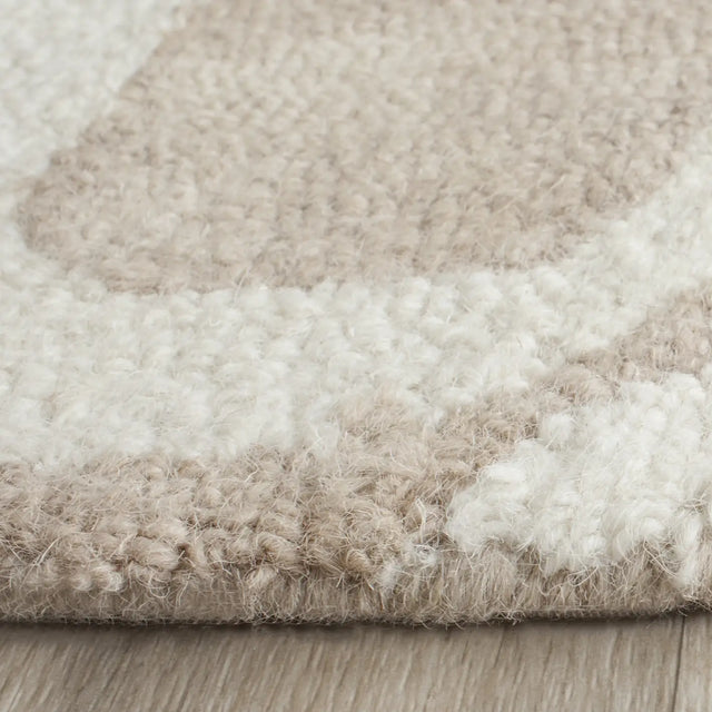 Safavieh Dip Dye 7'-0" x 7'-0" Rug in Beige / Ivory