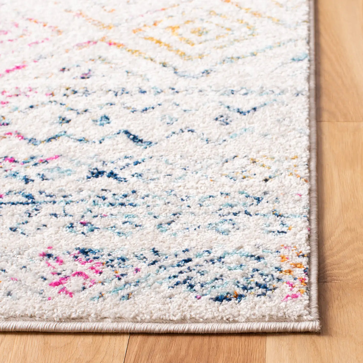 Safavieh Tulum 4'-0" x 6'-0" Rug in Ivory / Fuchsia