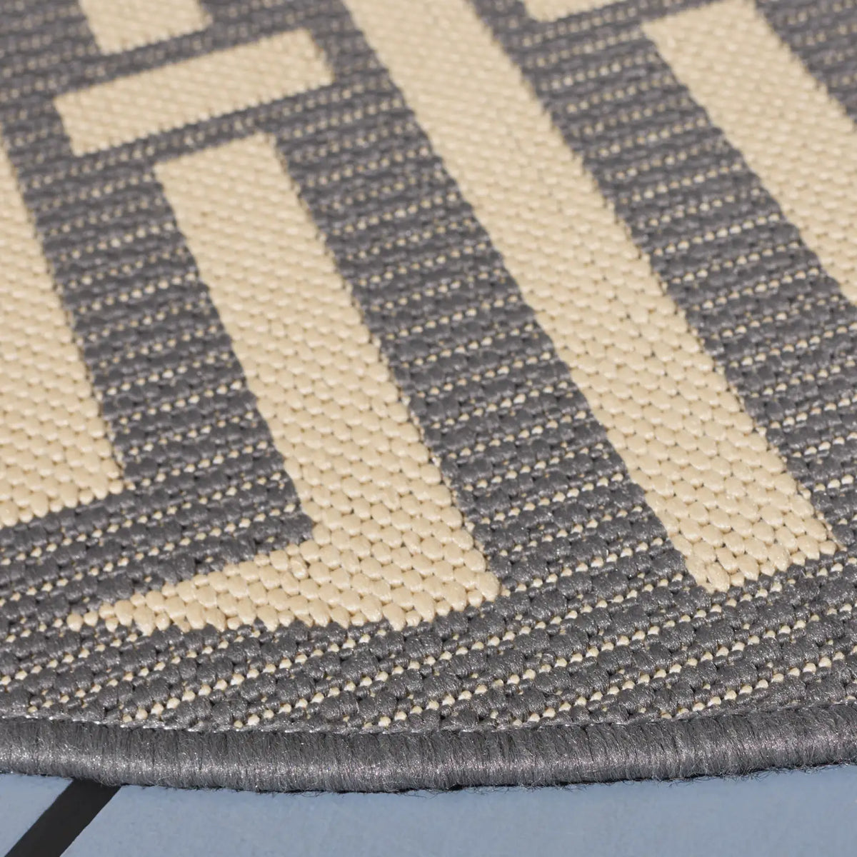 Safavieh Courtyard 5'-3" x 5'-3" Rug in Grey / Cream