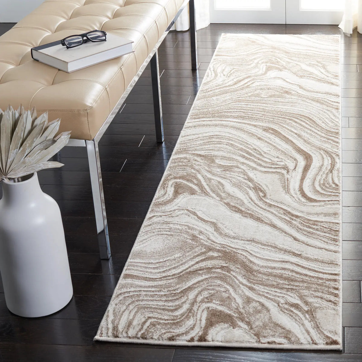 Safavieh Meadow 500 2'-0" x 8'-0" Rug in Beige / Brown