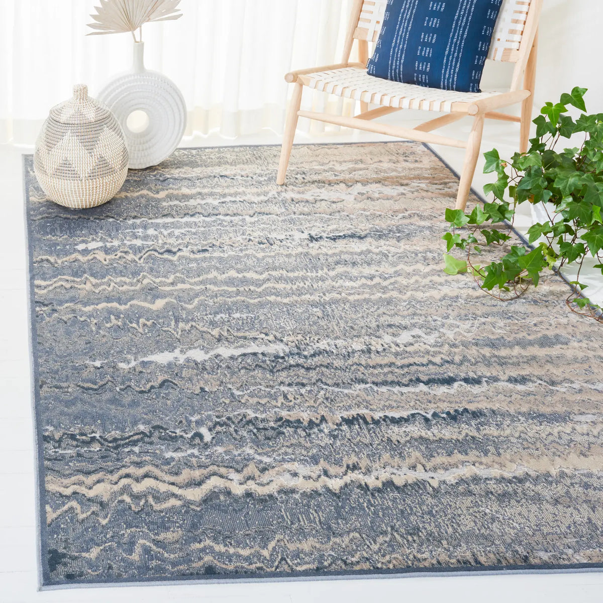 Safavieh Paradise 4'-0" x 5'-7" Rug in Grey / Blue