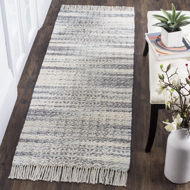 Safavieh Boston 2'-3" x 7'-0" Rug in Grey / Ivory