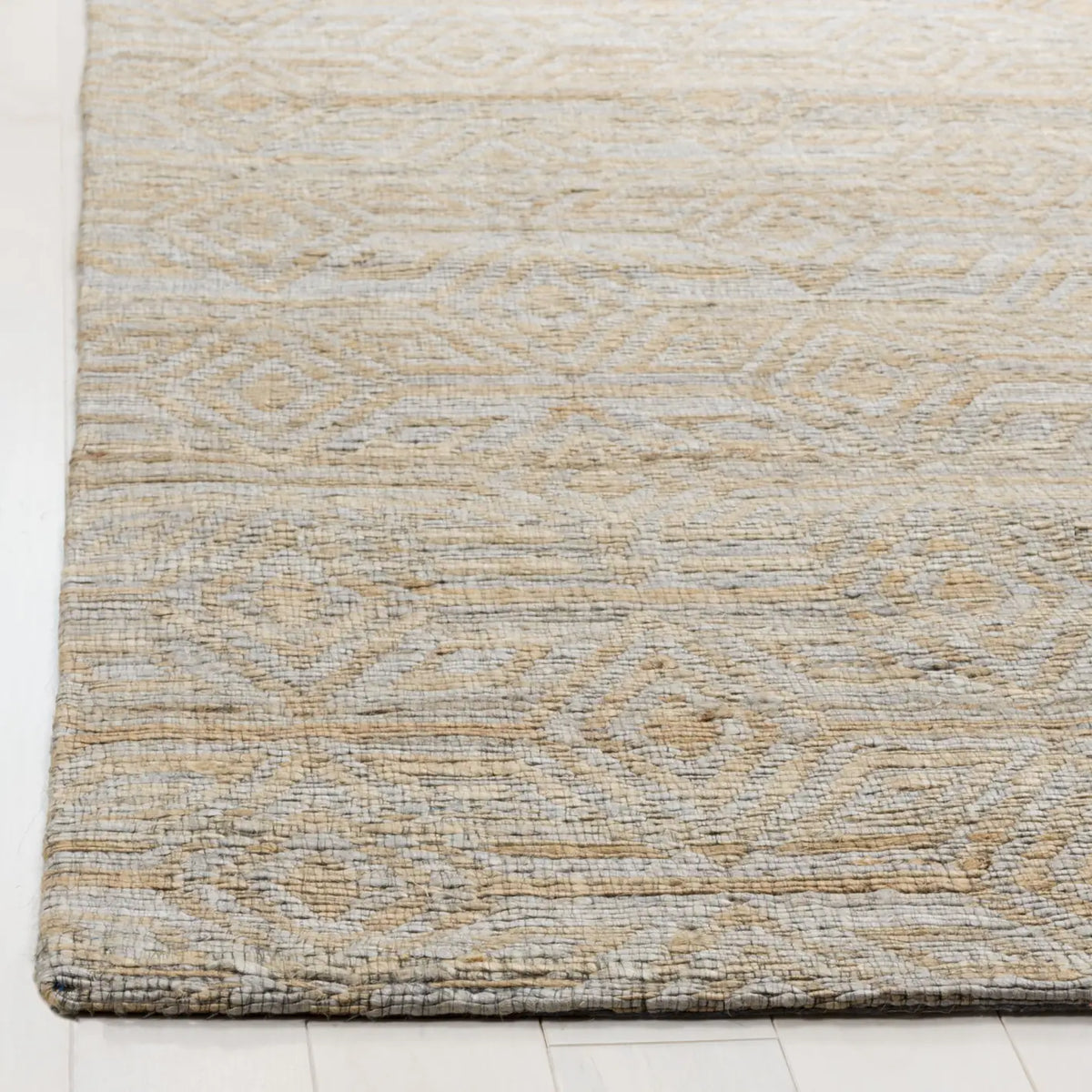 Safavieh Cape Cod 4'-0" x 6'-0" Rug in Grey / Sand