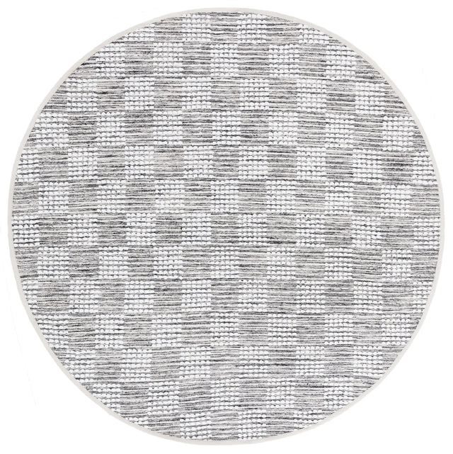 Safavieh Montauk 6'-0" x 6'-0" Rug in Black / Ivory