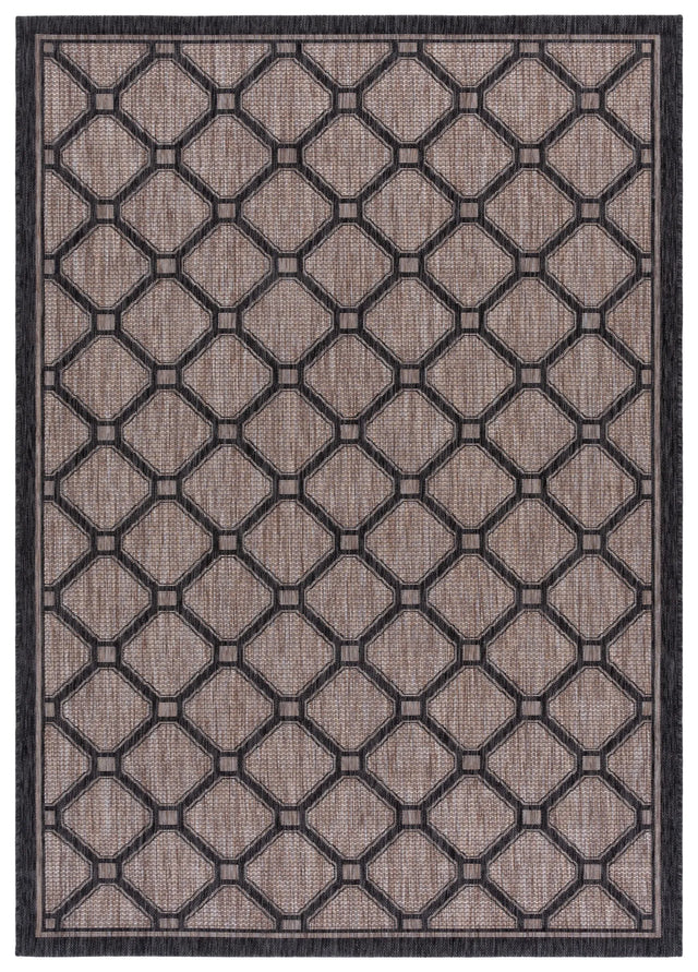 Safavieh Courtyard 4'-0" x 5'-7" Rug in Natural / Black