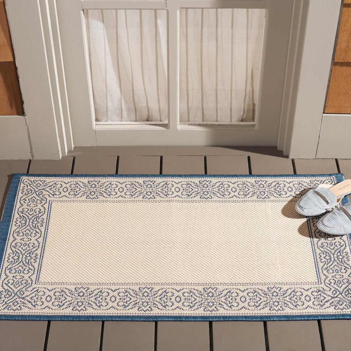 Safavieh Courtyard 2'-0" x 3'-7" Rug in Natural / Blue