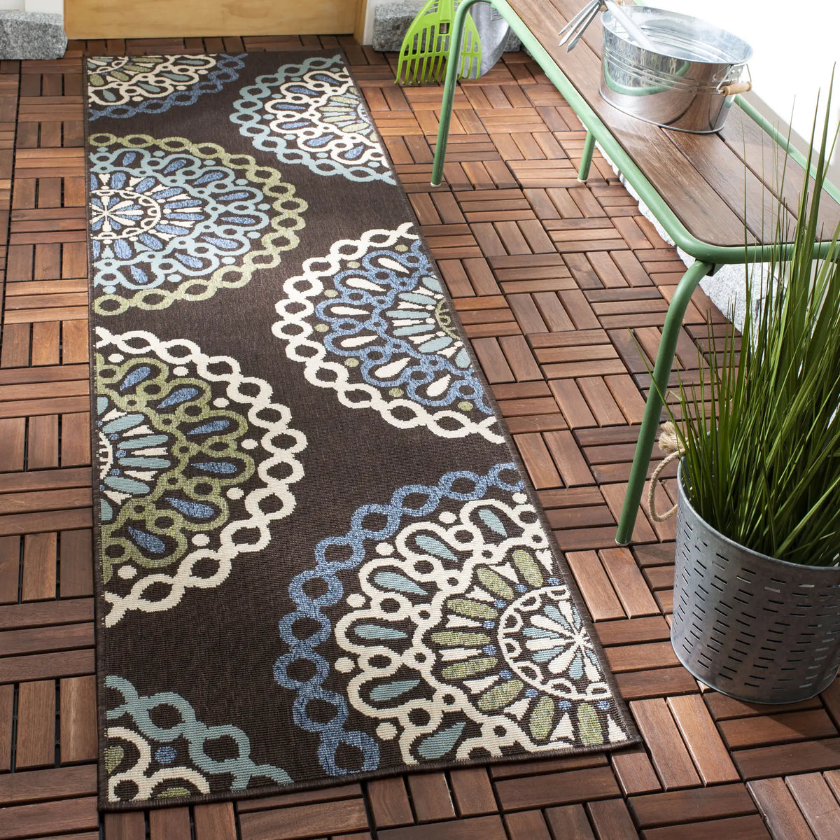 Safavieh Veranda 2'-3" x 10'-0" Rug in Chocolate / Blue