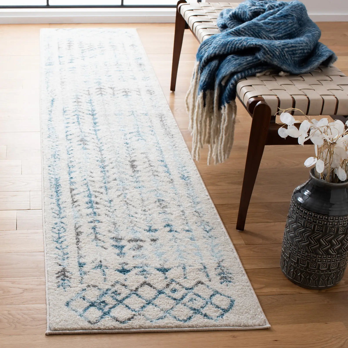Safavieh Tulum 2'-0" x 9'-0" Rug in Ivory / Turquoise