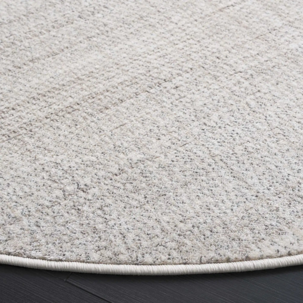 Safavieh Herat 300 6'-7" x 6'-7" Rug in Ivory / Beige