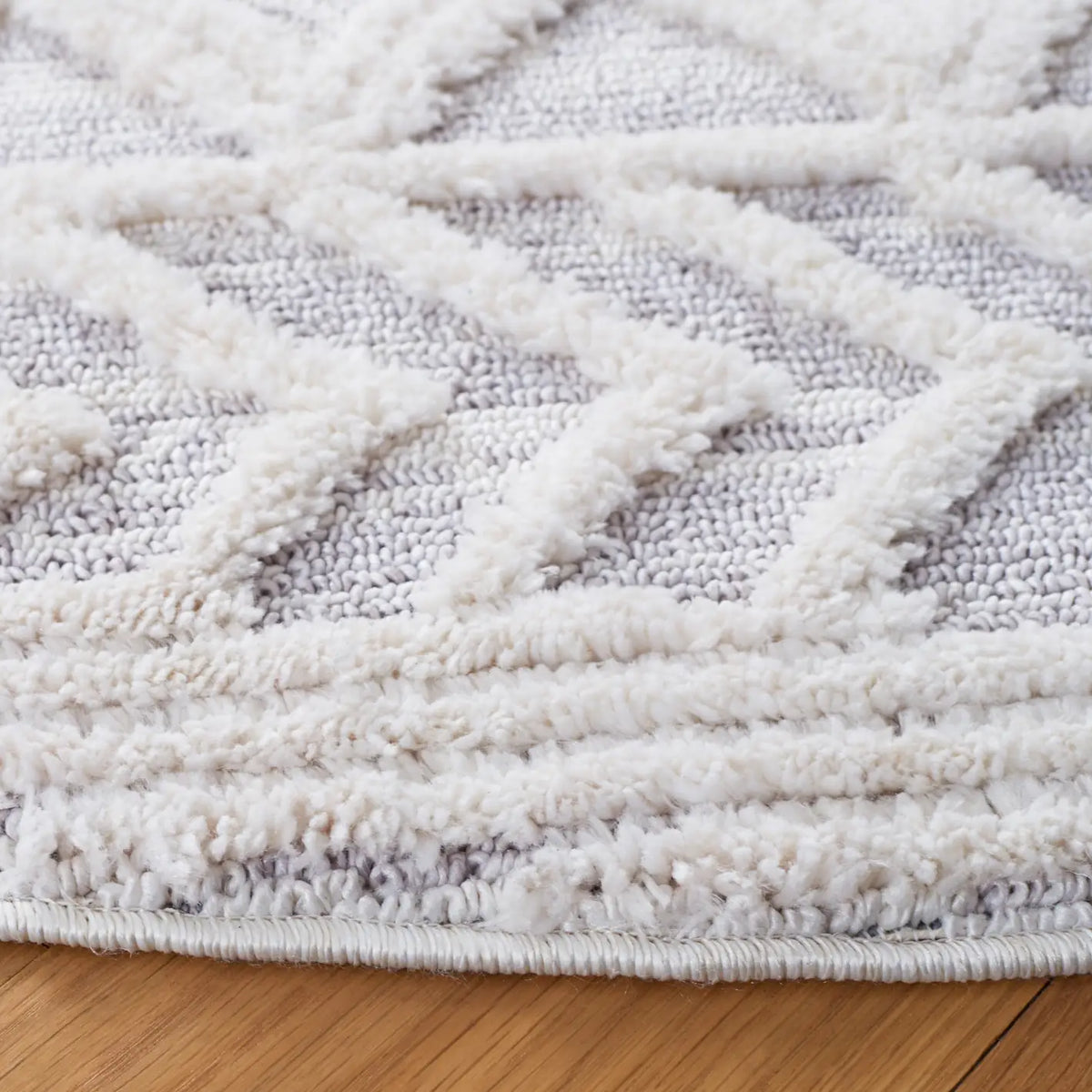 Safavieh Marrakesh 6'-7" x 6'-7" Rug in Beige / Grey