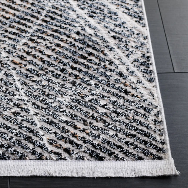 Safavieh Mila 4'-0" x 6'-0" Rug in Ivory / Grey Black