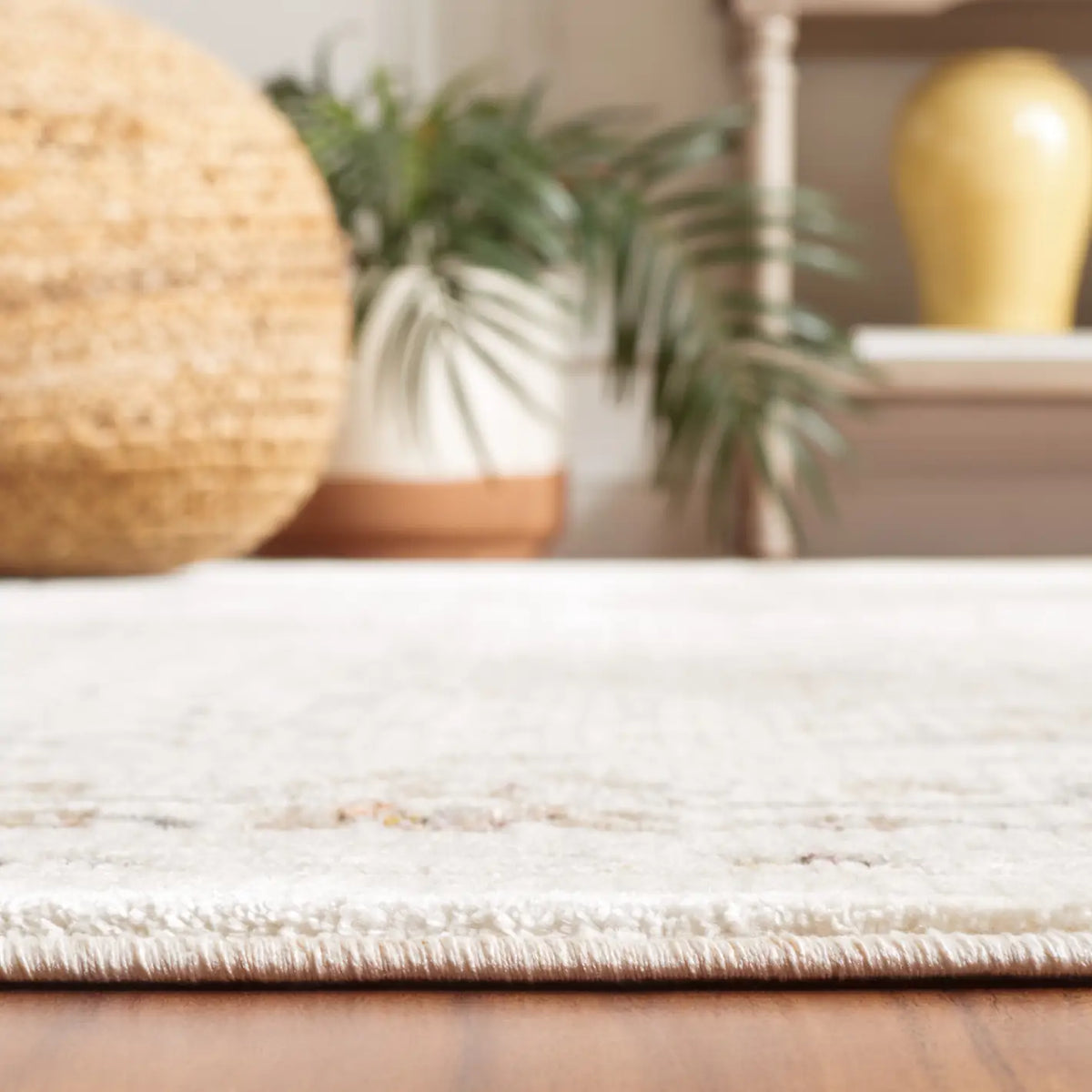 Safavieh Harlow 4'-0" x 6'-0" Rug in Ivory Grey / Rust