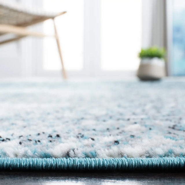 Safavieh Skyler 4'-0" x 6'-0" Rug in Silver / Blue