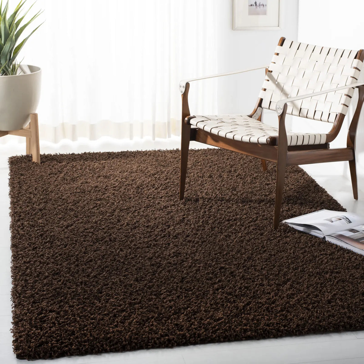 Safavieh Sga-Athens Shag 4'-0" x 6'-0" Rug in Brown