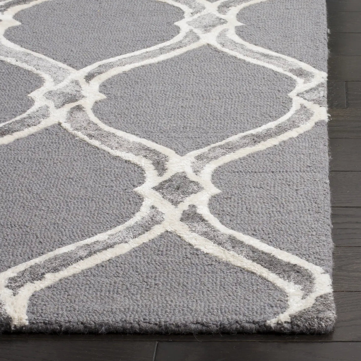 Safavieh Manchester 5'-0" x 8'-0" Rug in Dark Grey / Ivory