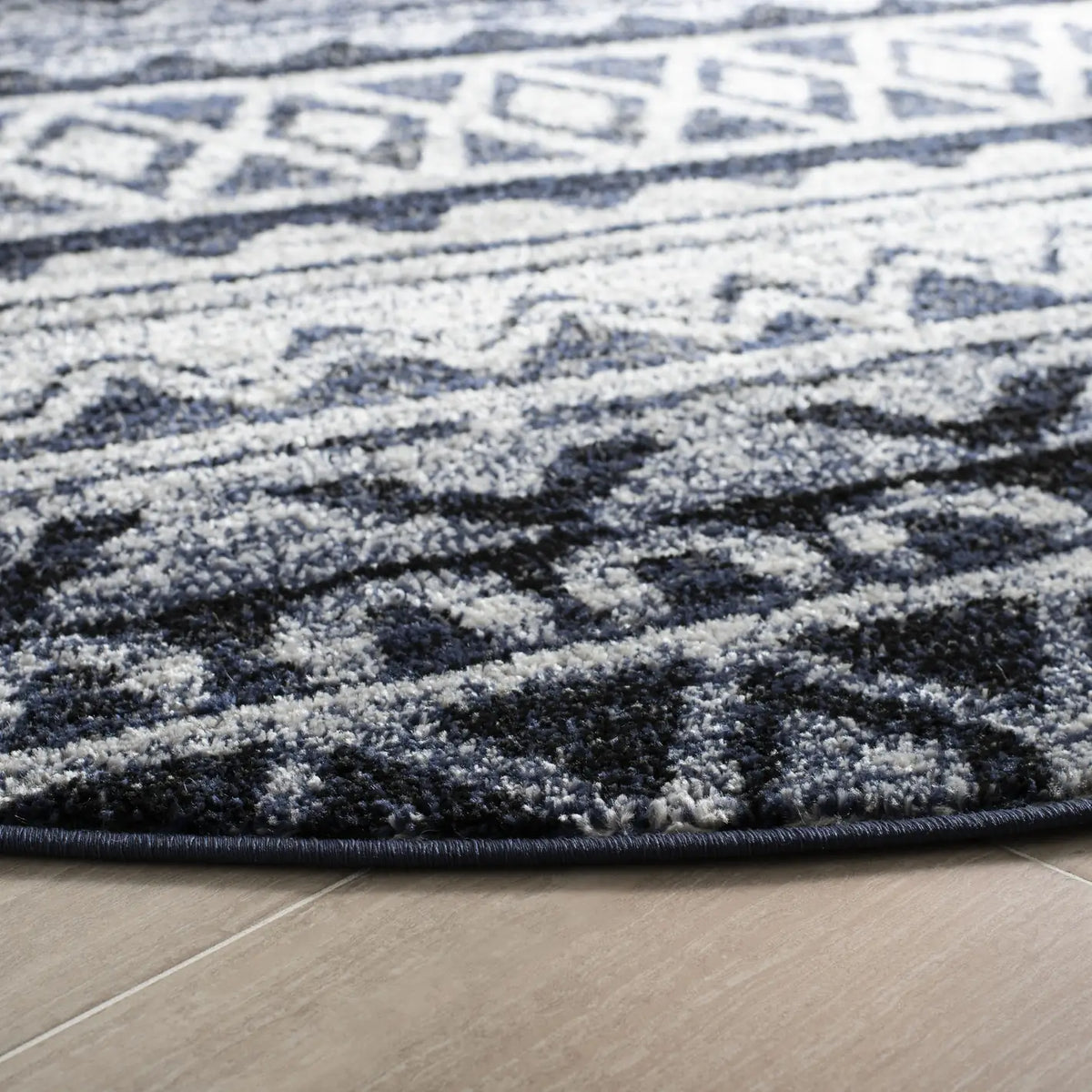 Safavieh Adirondack 6'-0" x 6'-0" Rug in Ivory / Navy