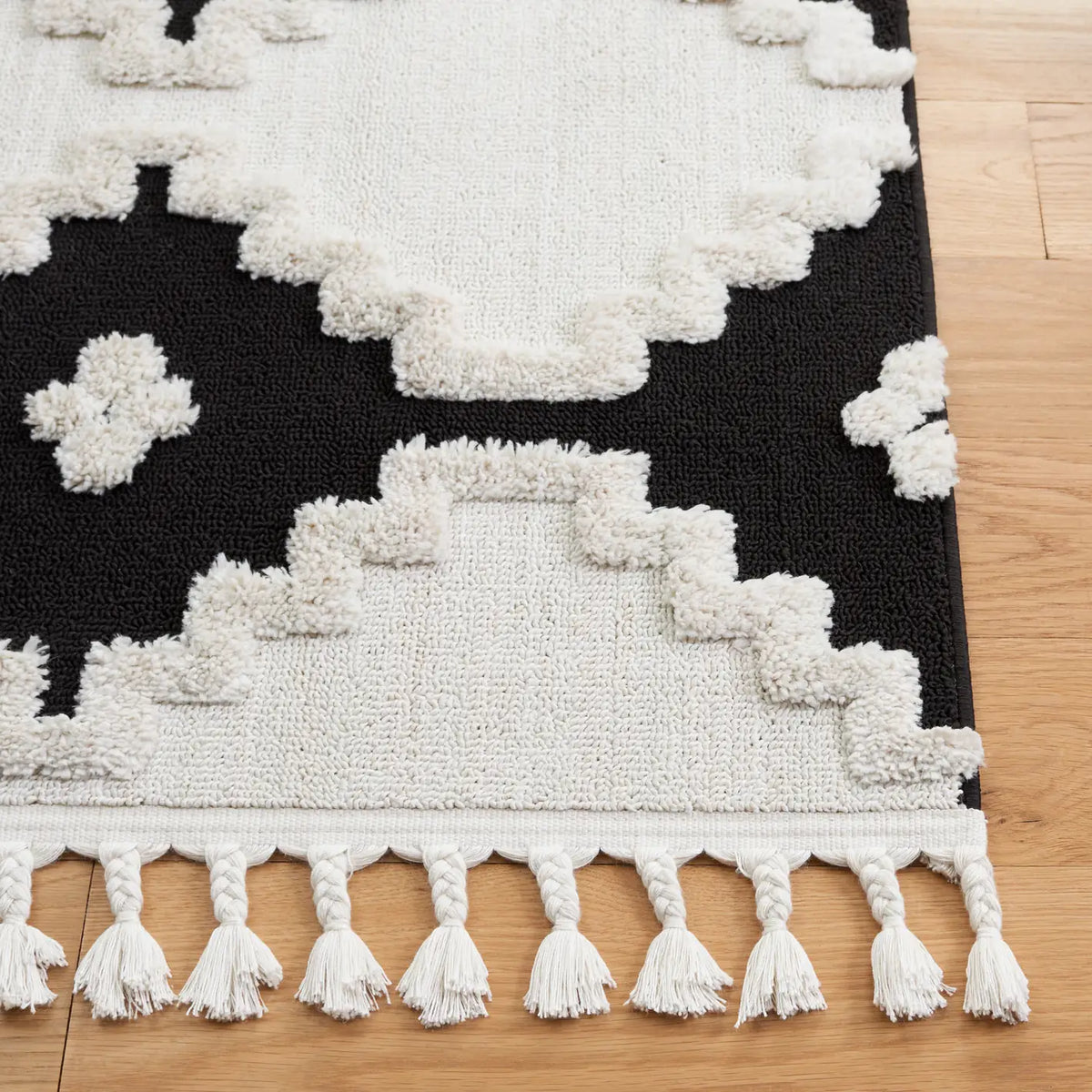 Safavieh Marrakesh 4'-0" x 6'-0" Rug in Ivory / Anthracite