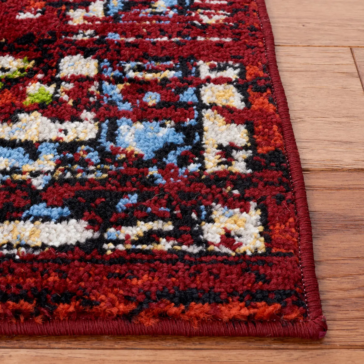 Safavieh Amsterdam 4'-0" x 6'-0" Rug in Red